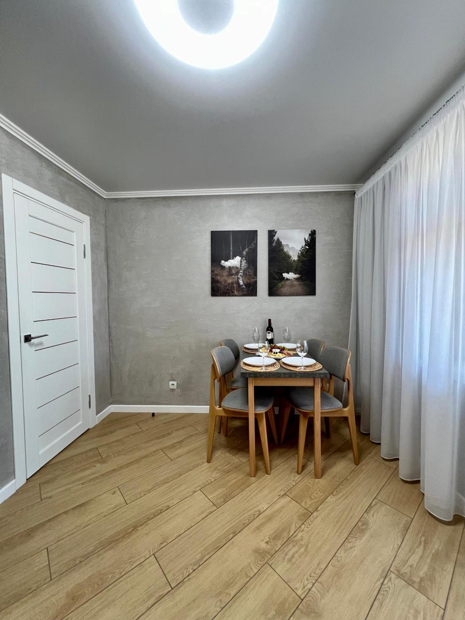 Затишна Квартира Біля Парку Центр Міста Ternópil Exterior foto